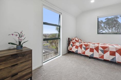 Photo of property in 906a East Coast Road, Northcross, Auckland, 0630