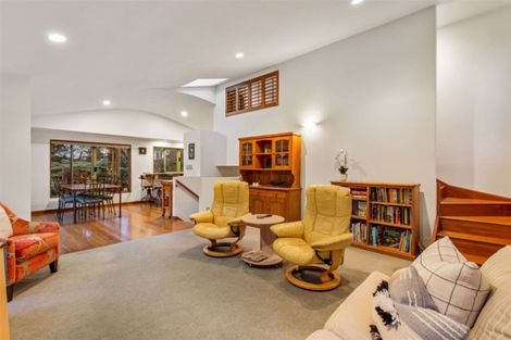 Photo of property in 1/16 Glade Place, Birkenhead, Auckland, 0626