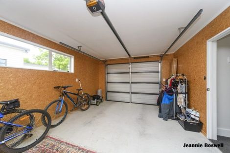 Photo of property in 52 Exeter Crescent, Takaro, Palmerston North, 4412