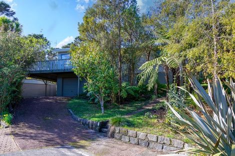 Photo of property in 9 Onedin Place, Titirangi, Auckland, 0604