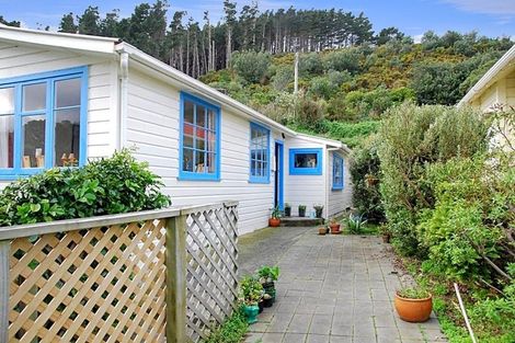 Photo of property in 8 Melbourne Road, Island Bay, Wellington, 6023