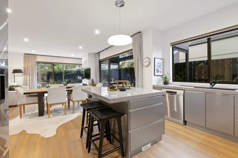 Photo of property in 136 East Coast Road, Forrest Hill, Auckland, 0620