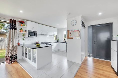 Photo of property in 20 Misty Valley Drive, Henderson, Auckland, 0612