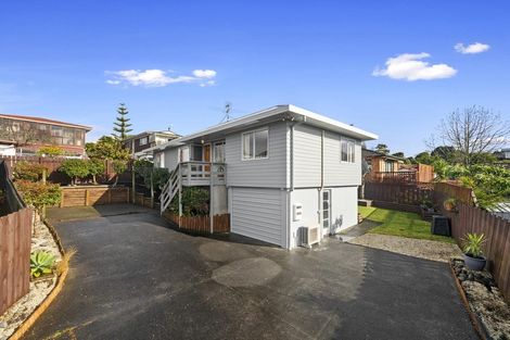 Photo of property in 2/85 Harmel Road, Glendene, Auckland, 0602