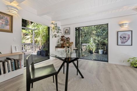 Photo of property in 43 Kohu Road, Titirangi, Auckland, 0604