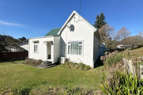 Photo of property in 3 Waitipapa Road, Hunterville, 4730