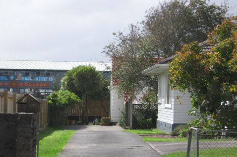 Photo of property in 18 Edwards Avenue, Henderson, Auckland, 0610