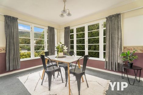 Photo of property in 6 Lyndhurst Road, Tawa, Wellington, 5028