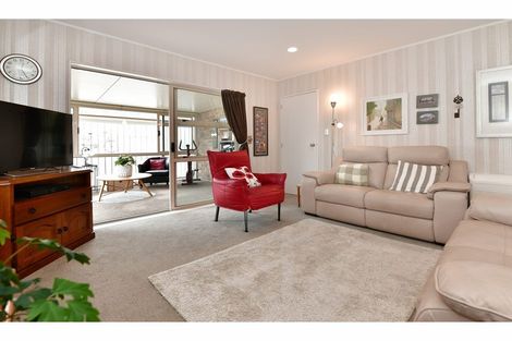 Photo of property in 2/11 Milton Road, Orewa, 0931