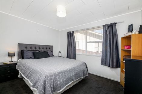 Photo of property in 28 Mawney Road, Henderson, Auckland, 0610