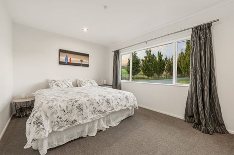 Photo of property in 1 Ngaire Close, Wainui, Silverdale, 0994