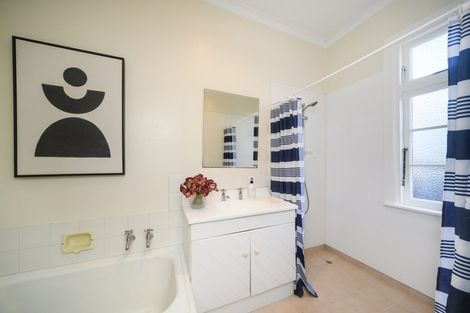 Photo of property in 32 Rangitira Avenue, Palmerston North, 4414