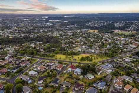Photo of property in 35 High Road, Glenfield, Auckland, 0629