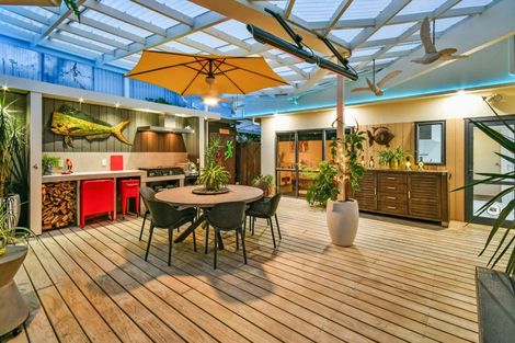 Photo of property in 6 Ribbonwood Crescent, Goodwood Heights, Auckland, 2105