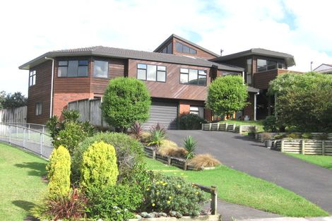 Photo of property in 22 Flagstaff Place, Massey, Auckland, 0614