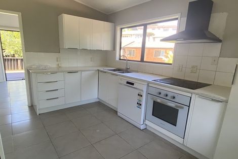 Photo of property in 43 Deverell Place, Northcross, Auckland, 0632