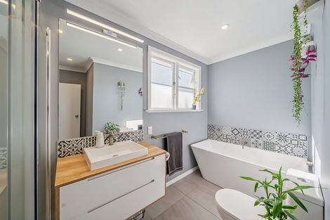 Photo of property in 8 Tui Grove, Elderslea, Upper Hutt, 5018