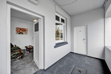 Photo of property in Devonport Apartments, 26/127 Saint Aubyn Street, New Plymouth, 4310