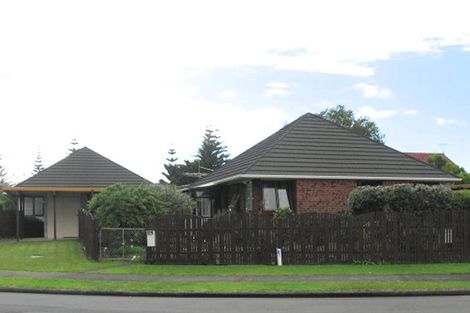 Photo of property in 1/4 Tomintoul Place, Highland Park, Auckland, 2010