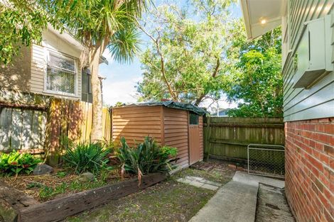 Photo of property in 2 Ashbourne Place, Glendene, Auckland, 0602