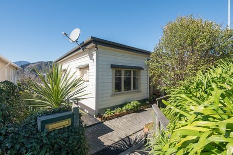 Photo of property in 27 Wellington Street, Nelson South, Nelson, 7010