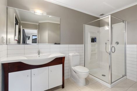 Photo of property in 214 Schnapper Rock Road, Schnapper Rock, Auckland, 0632