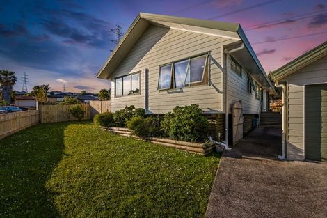 Photo of property in 11 Killygordon Place, Massey, Auckland, 0614