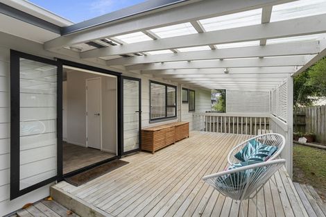 Photo of property in 9 Kupari Place, Totara Vale, Auckland, 0629