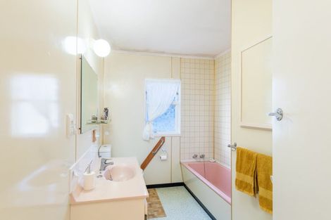 Photo of property in 15 Hay Street, Wainuiomata, Lower Hutt, 5014