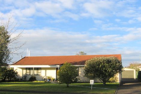 Photo of property in 100 Oakfield Crescent, Pukete, Hamilton, 3200