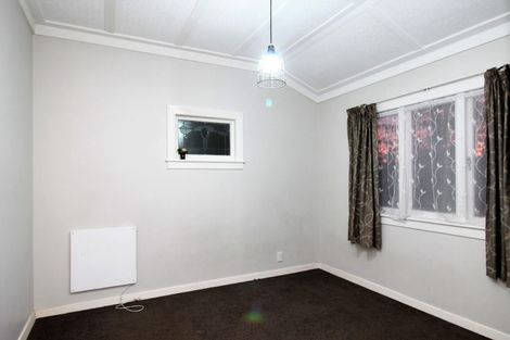 Photo of property in 4 Fruitvale Road, New Lynn, Auckland, 0600
