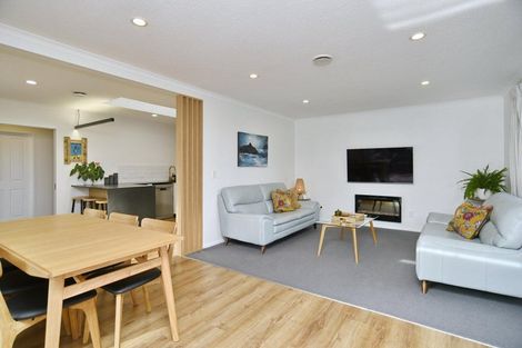 Photo of property in 2/50 Dunedin Street, Redwood, Christchurch, 8051