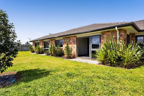 Photo of property in 8 County Drive, Hawera, 4610