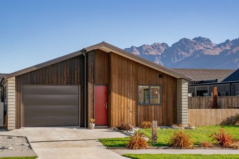 Photo of property in 43 Bannister Street, Jacks Point, Queenstown, 9371