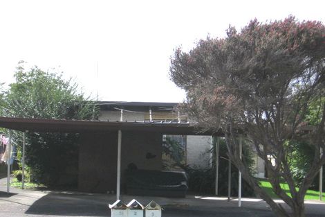 Photo of property in 2/14 Edwards Avenue, Henderson, Auckland, 0610