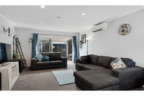 Photo of property in 2/272 Glamorgan Drive, Northcross, Auckland, 0630