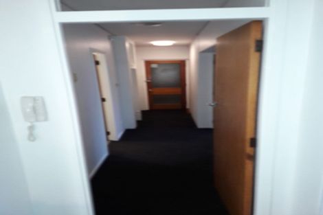 Photo of property in 2/2 Oriental Terrace, Mount Victoria, Wellington, 6011