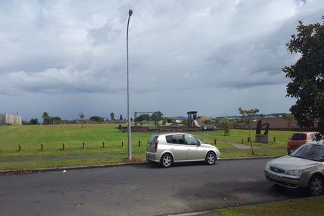 Photo of property in 11 Earnslaw Crescent, Clover Park, Auckland, 2019