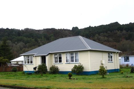 Photo of property in 3 Walsh Street, Reefton, 7830