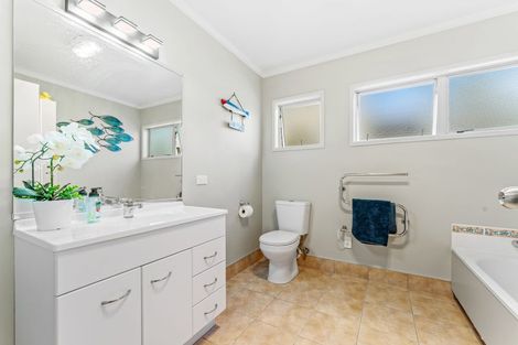 Photo of property in 12 Rishworth Avenue, Stanmore Bay, Whangaparaoa, 0932