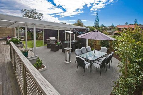 Photo of property in 5 Kurnell Drive, Botany Downs, Auckland, 2010
