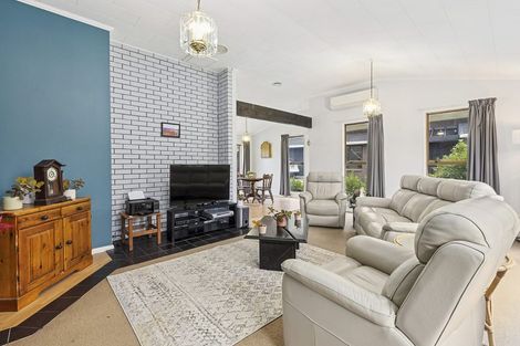 Photo of property in 14 Balliol Drive, Tawa, Wellington, 5028