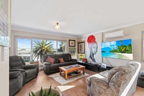 Photo of property in 8 Station Road, Pukekohe, 2120