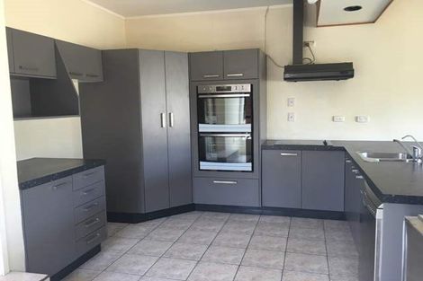 Photo of property in 4 Landsberg Way, Windsor Park, Auckland, 0632