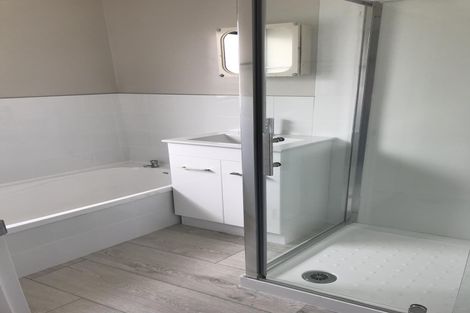 Photo of property in 111 Sykes Road, Weymouth, Auckland, 2103