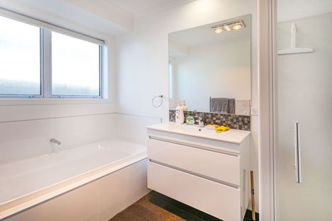 Photo of property in 80 Golden Shore Place, Coromandel, 3506