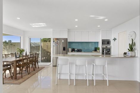 Photo of property in 85 Karewa Parade, Papamoa Beach, Papamoa, 3118