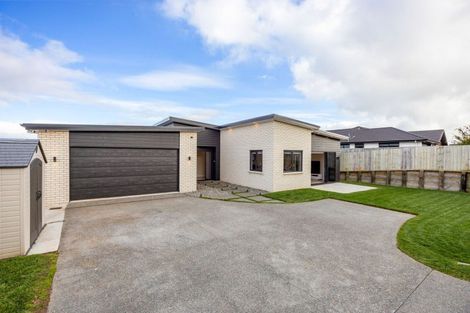 Photo of property in 10 Kapua Crescent, Rototuna North, Hamilton, 3210