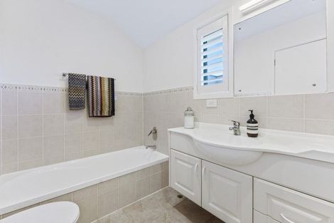 Photo of property in 1/10 Ringwood Street, Torbay, Auckland, 0630