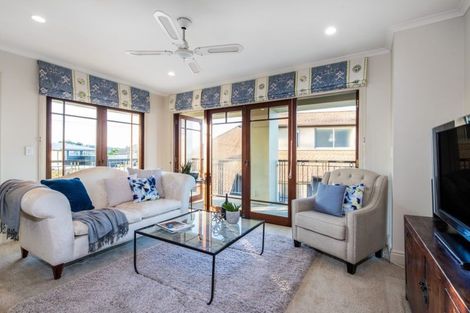 Photo of property in 15 Ocean View Road, Milford, Auckland, 0620